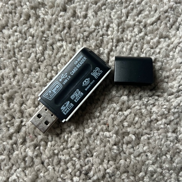 40. Vinpro USB 2.0 Card Reader - Picture 1 of 3
